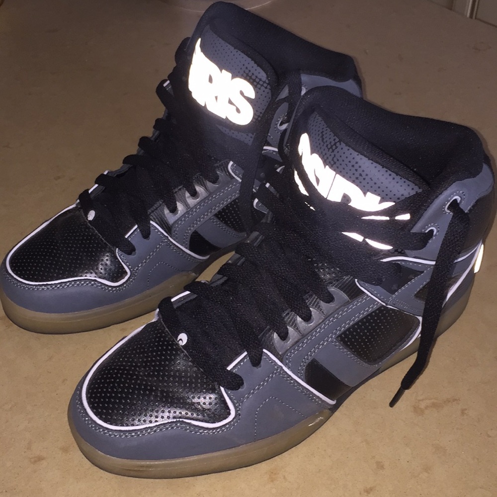 Men’s Osiris hi top worn once EUC.